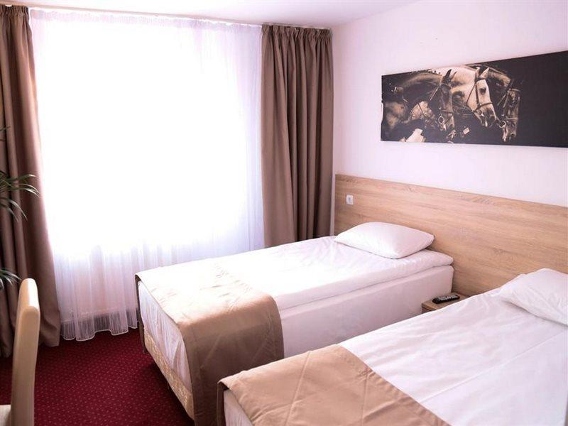 Hotel Apollonia Braşov Esterno foto